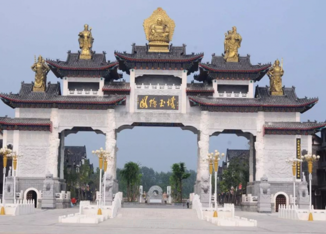 國際玉城，南陽(yáng)石佛寺大規模交易市場(chǎng)(圖1)