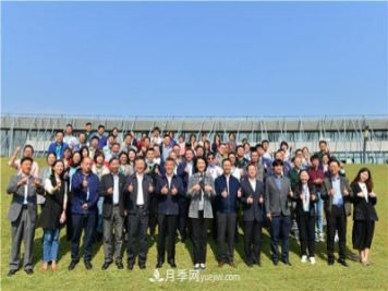 中國野生植物保護協(xié)會(huì )秋海棠專(zhuān)業(yè)委員會(huì )成立大會(huì )在上海召開(kāi)